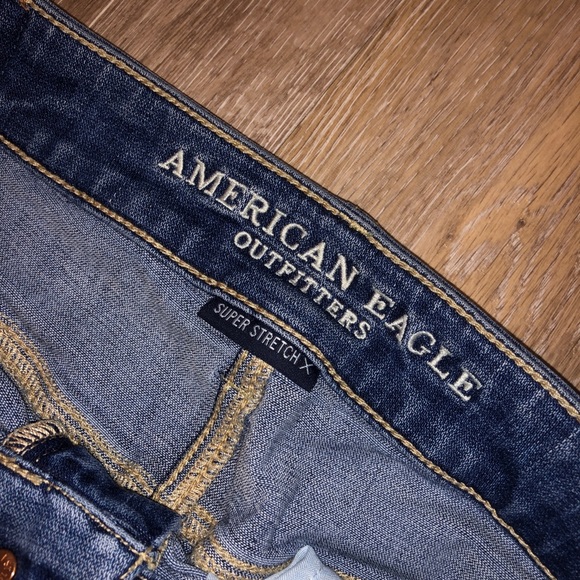 American Eagle high-waisted jeans - Picture 3 of 4